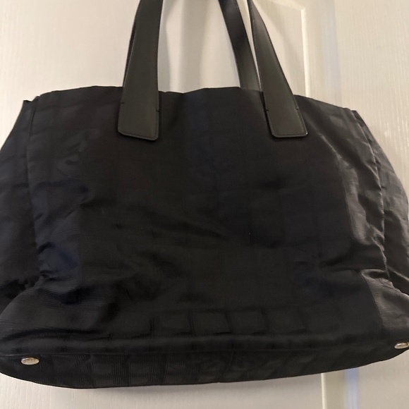 Chanel tote - Picture 1 of 6